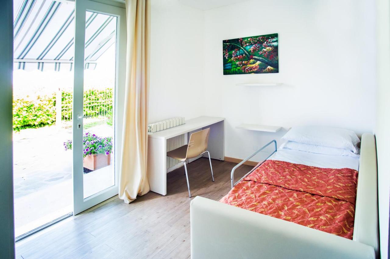 Hotel Il Castello ポッツォレンゴ エクステリア 写真