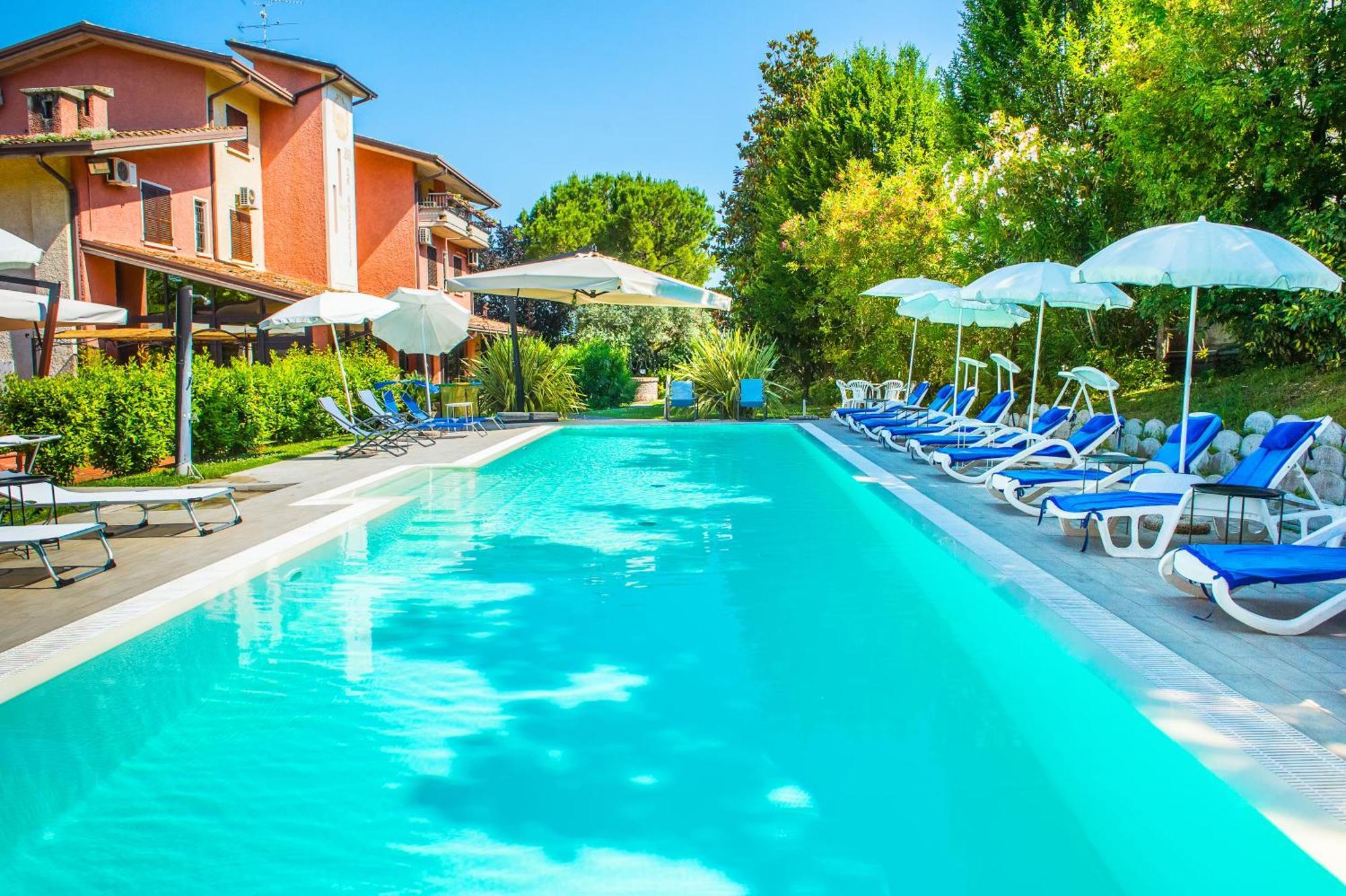 Hotel Il Castello ポッツォレンゴ エクステリア 写真